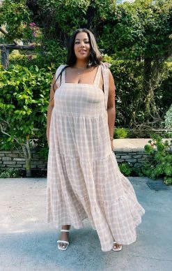 Show Me Your Mumu Arabella Maxi Dress ~ Cream Plaid 30 Show Me Your Mumu Arabella Maxi Dress ~ Cream Plaid -Fashion Womens Discount Store IMG 8503 27450a56 4bc3 4e5f bd1a 4f471e06d765